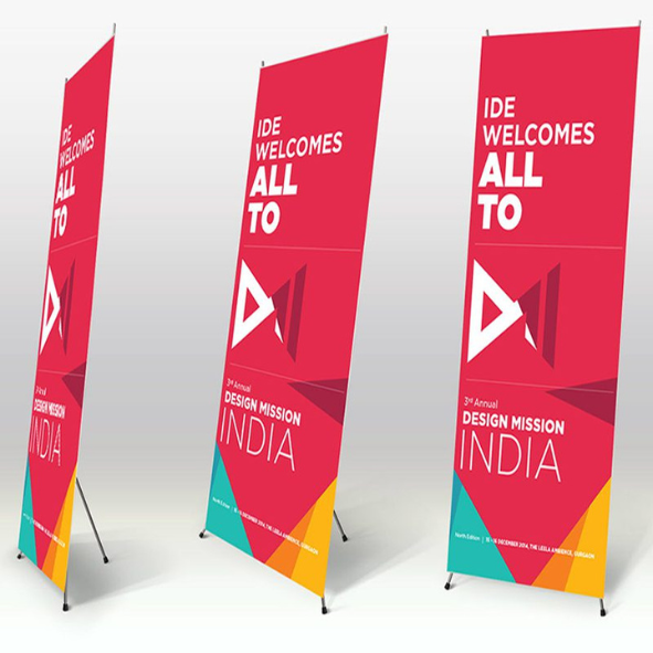 In standee kích thước 80 x 180cm đục lỗ khoen (u rê) 4 góc